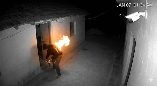 ಮನೆ ಸುಡಲು ಹೋದವನ ಕತೆ ಏನಾಯ್ತು ಗೊತ್ತಾ?